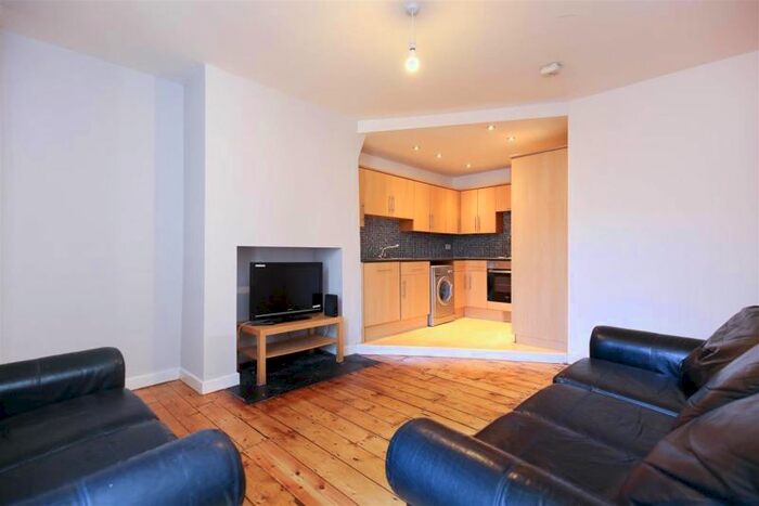 3 Bedroom Flat To Rent In Bolingbroke Street, Heaton, Newcastle Upon Tyne, NE6