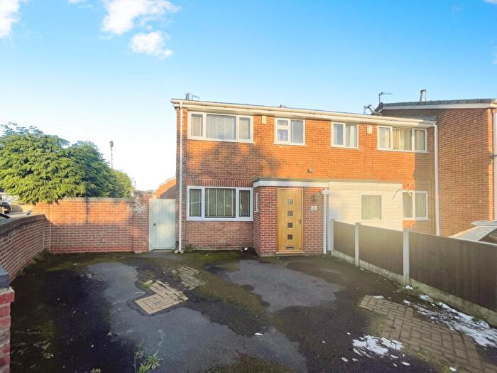 3 Bedroom End Of Terrace House For Sale In Valeside Gardens, Nottingham, NG4