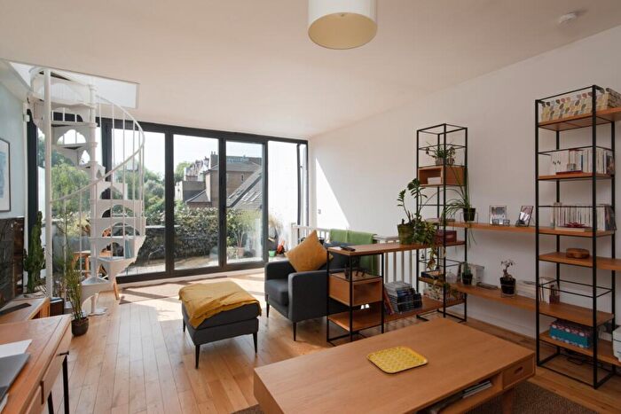 2 Bedroom Town House To Rent In Canning Cross, London, Se%, SE5