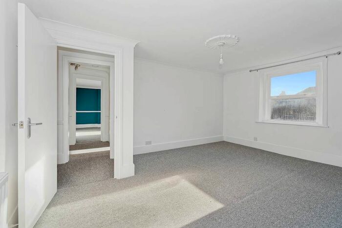 2 Bedroom Flat For Sale In Chandos Square, Sandringham Court, Broadstairs, Kent, CT10