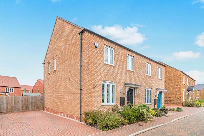 3 Bedroom Semi-Detached House For Sale In Cover Drive, Bodicote, Banbury, OX16