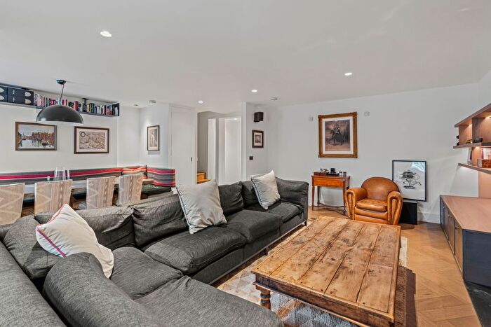 2 Bedroom Flat To Rent In Bina Gardens, London, SW5