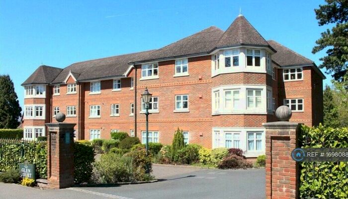 2 Bedroom Flat To Rent In St. Johns Hill Road, Woking, GU21