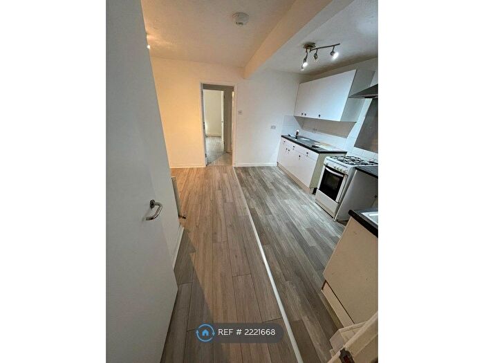 3 Bedroom Flat To Rent In Frindsbury Road, Rochester, ME2