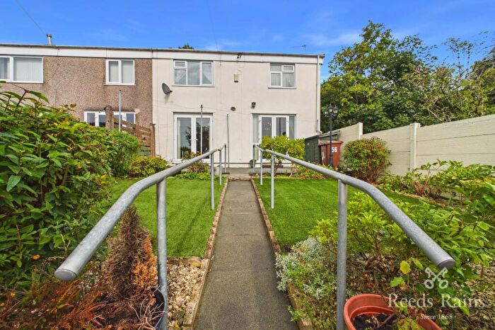 3 Bedroom End Of Terrace House For Sale In Holcombe Drive, Burnley, Lancashire, BB10