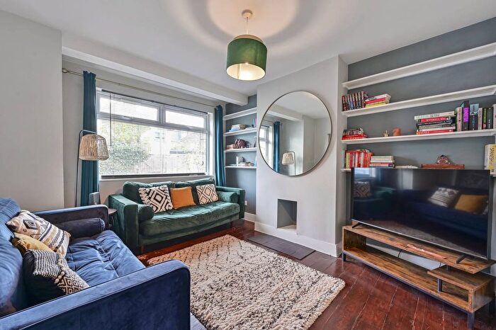 1 Bedroom Flat For Sale In Kimble Road, South Wimbledon, London, SW19