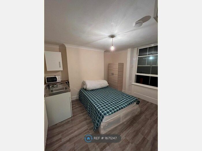 Studio To Rent In Central Hill, London, SE19