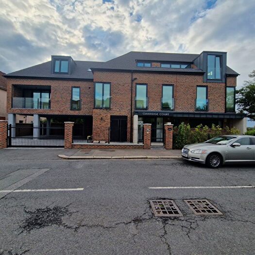 2 Bedroom Flat To Rent In Oak Avenue, Enfield, EN2