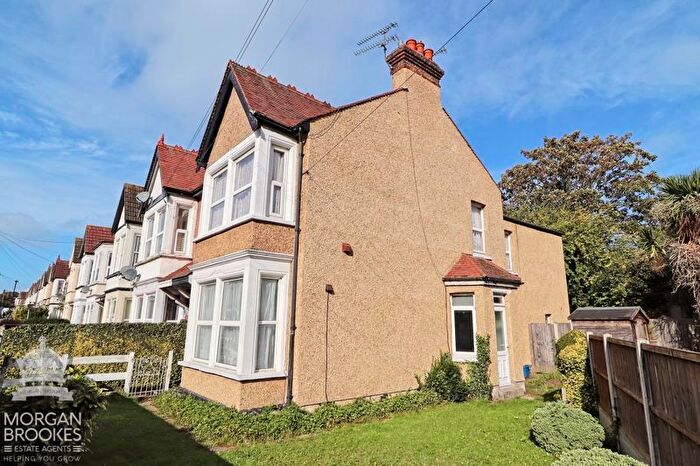 2 Bedroom Flat For Sale In Harcourt Avenue, Southend-On-Sea, SS2