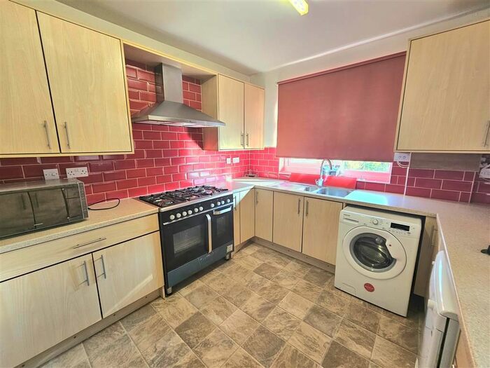 3 Bedroom Semi-Detached House To Rent In Braunstone Lane, Leicester, LE3
