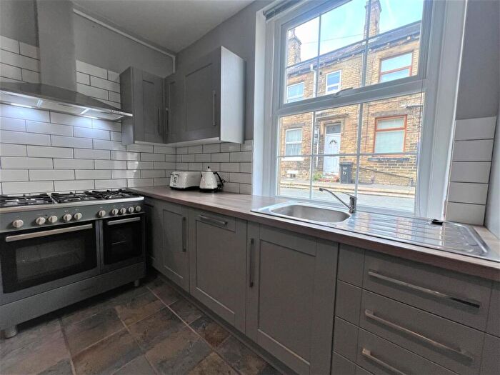 3 Bedroom Terraced House To Rent In South Street, Brighouse, HD6