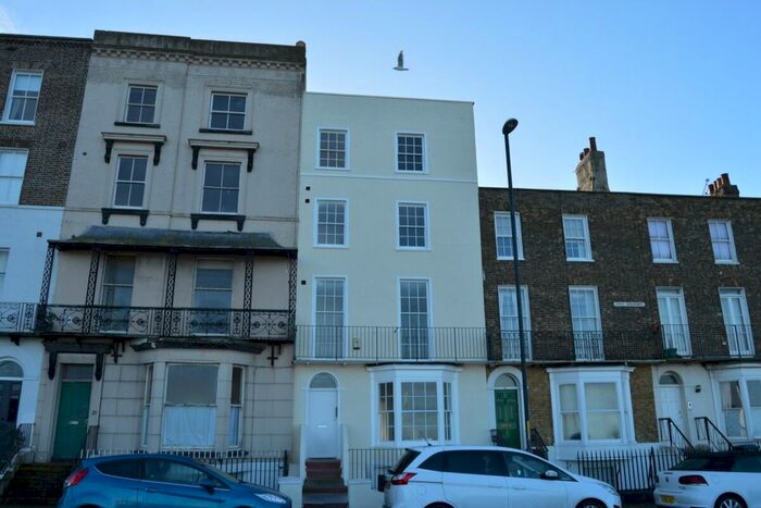 2 Bedroom Flat To Rent In Fort Crescent, Margate, CT9