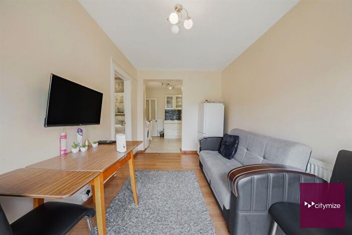 2 Bedroom End Terrace House For Sale In Easebourne Road, Dagenham, RM8