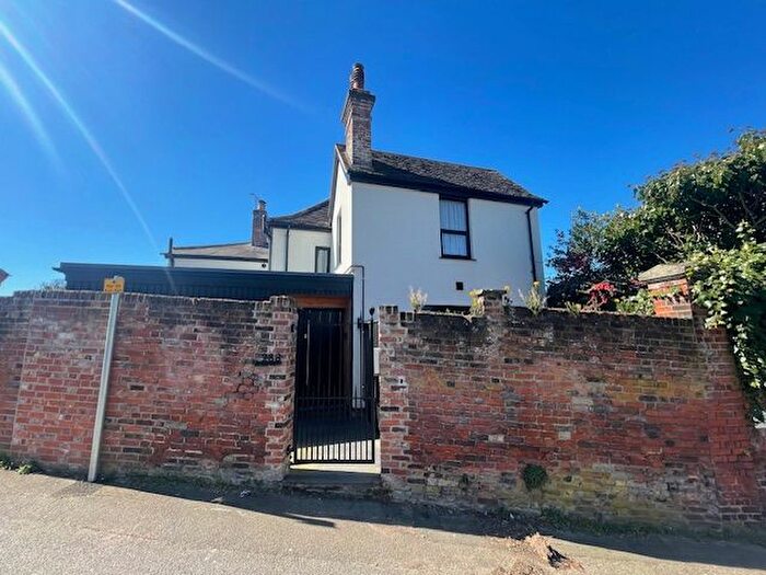 2 Bedroom Semi-Detached House To Rent In Woodbridge Road, Ipswich, IP4