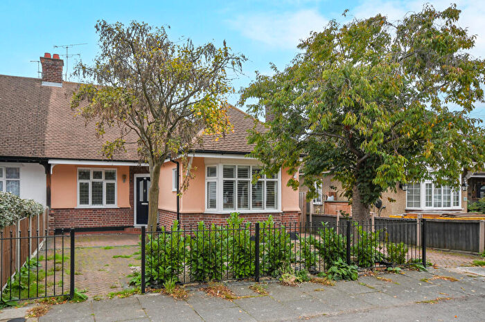 3 Bedroom Bungalow For Sale In Pentland Avenue, Chelmsford, CM1