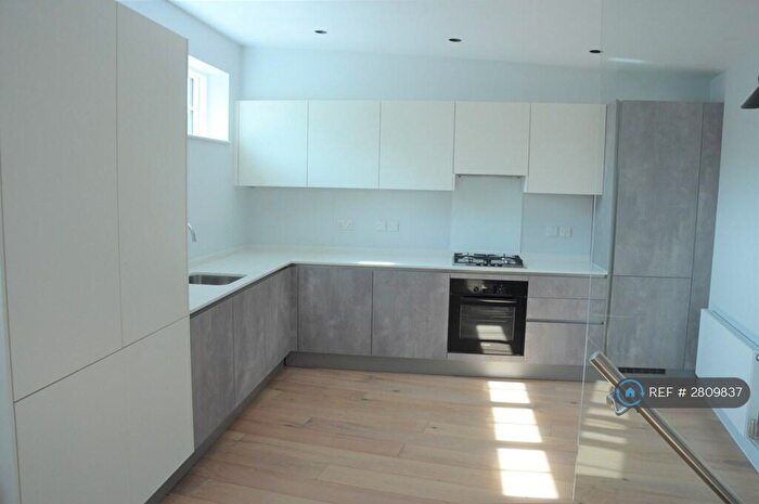 1 Bedroom Flat To Rent In Athelstane Mews, London, N4