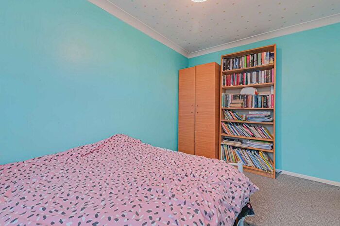 2 Bedroom Flat For Sale In Kent View Road, Basildon, SS16