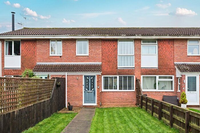 3 Bedroom Terraced House For Sale In Holmbury Close, Frome, BA11