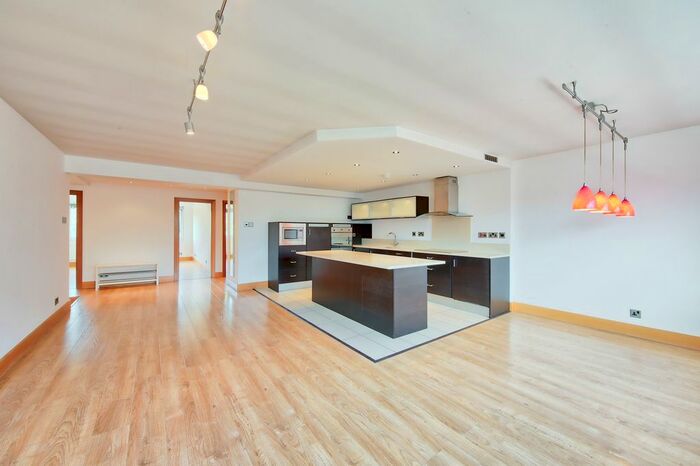 3 Bedroom Flat To Rent In Southampton Row, London, WC1B