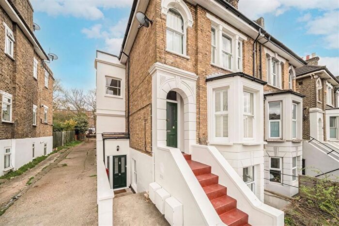 2 Bedroom Flat For Sale In Geoffrey Road, Brockley, SE4