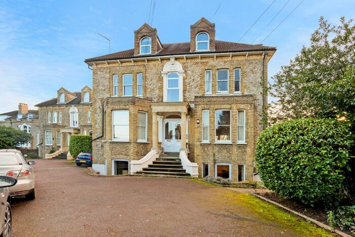 3 Bedroom Flat To Rent In Bayham Road, Sevenoaks TN13