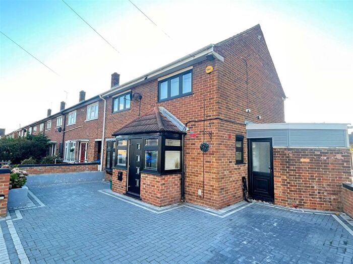 3 Bedroom Semi-Detached House To Rent In Fleethall Grove, Grays, RM16