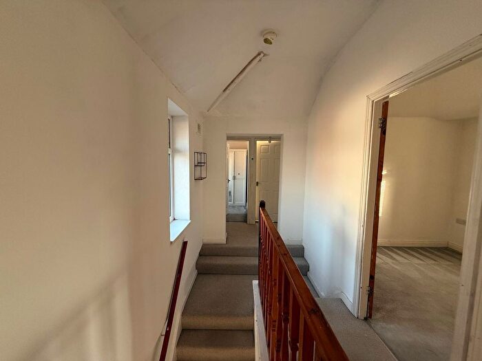 8 Bedroom Semi-Detached House To Rent In The Wayne Way, Leicester, LE5