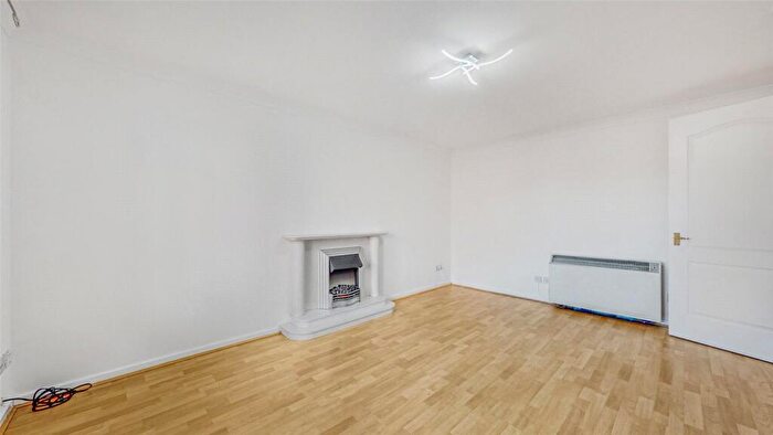2 Bedroom Apartment For Sale In Spoolers Road, Paisley, PA1