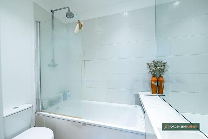 1 Bedroom Flat For Sale In Loftus Road, Shepherds Bush, London, W12