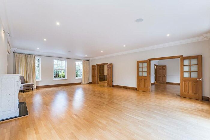 6 Bedroom Detached House To Rent In Eaton Park, Cobham, KT11