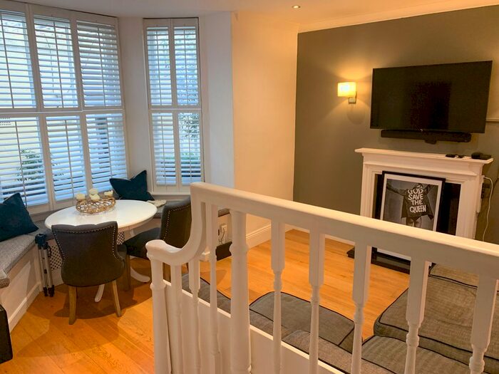 1 Bedroom Flat To Rent In Queens Gate Place, South Kensington, London, SW7