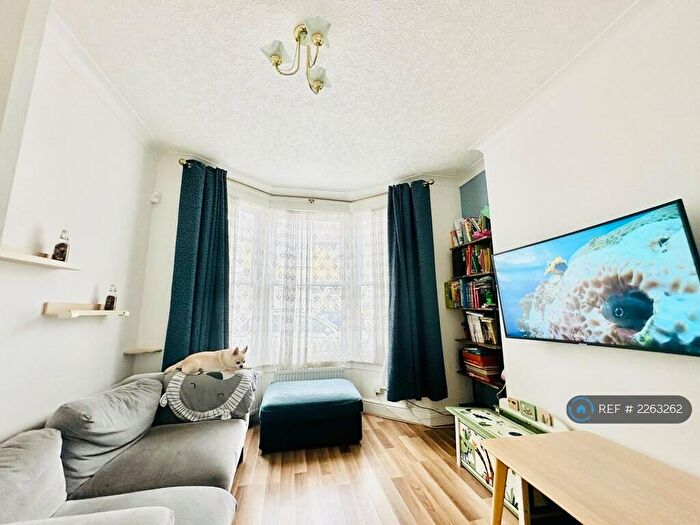 4 Bedroom Terraced House To Rent In Glasgow Road, London, E13