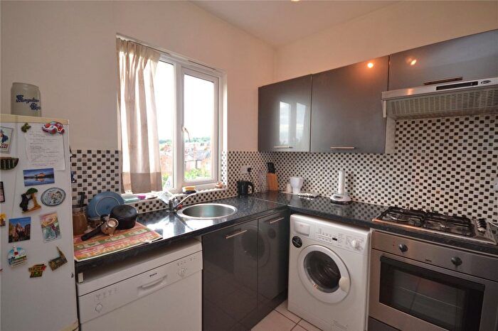 1 Bedroom Flat To Rent In Durnsford Road, Bounds Green, London, N11