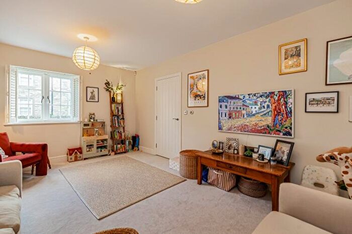 3 Bedroom Semi-Detached House To Rent In Cowells Road Woodstock, OX20