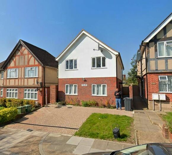 2 Bedroom Flat To Rent In Honeypot Lane, Stanmore, HA7