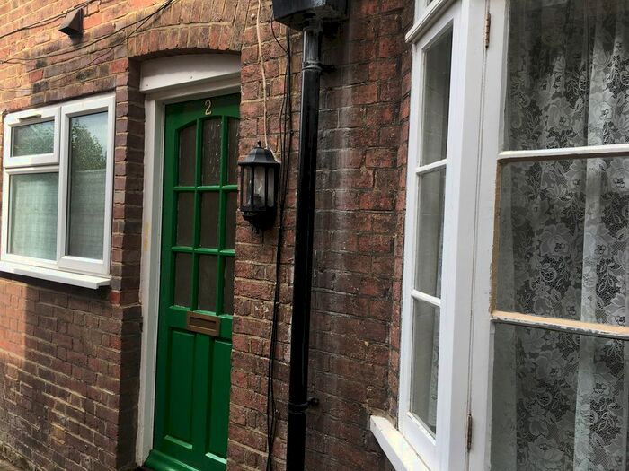 1 Bedroom Flat To Rent In Hightown Road, Luton, LU2