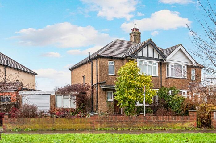 3 Bedroom Semi-detached House For Sale In Raeburn Avenue, Surbiton, KT5