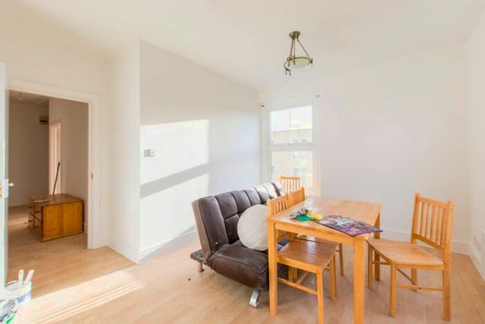 1 Bedroom Flat To Rent In Fonthill Road, Finsbury Park, London, N4