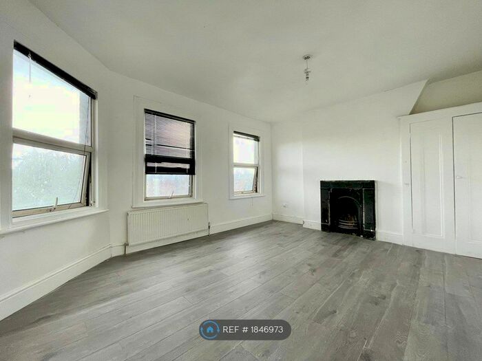 2 Bedroom Maisonette To Rent In Whitehorse Road, Croydon, CR0