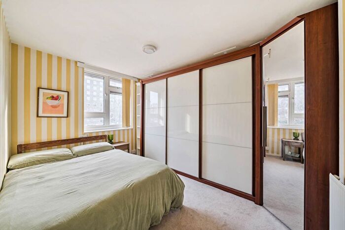 3 Bedroom Flat To Rent In Alexandra Road, St John's Wood, London, NW8