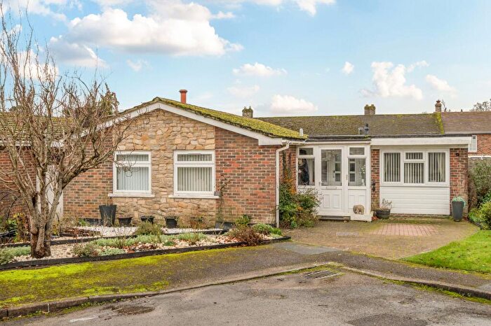 3 Bedroom Detached House For Sale In Heathfield Park, Midhurst, GU29