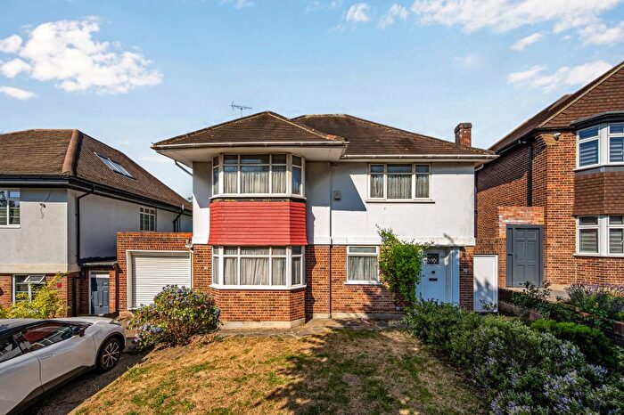 4 Bedroom Detached House For Sale In Chatsworth Road, London, W5