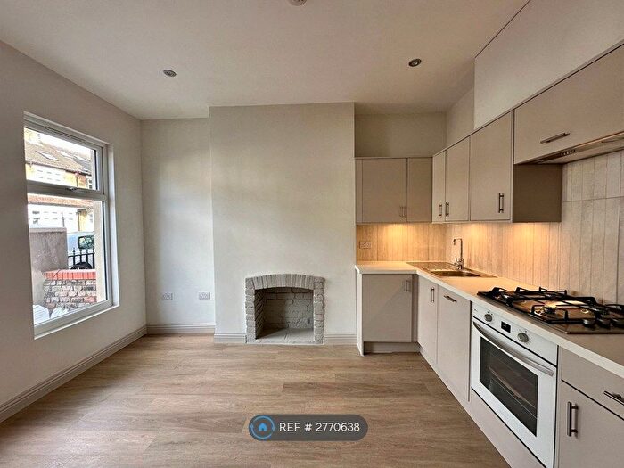 2 Bedroom Flat To Rent In Devonshire Road, London, E17
