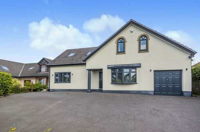 5 Bedroom Detached House To Rent In Mottram Old Road, Stalybridge, SK15