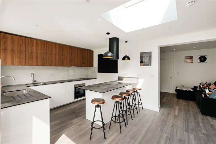 6 Bedroom House To Rent In Haydon Gardens, Bristol, BS7