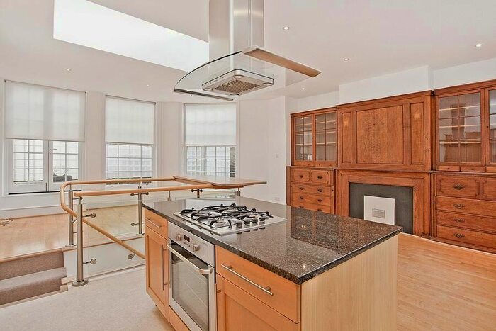 2 Bedroom Flat To Rent In Harley Street, London, W1G