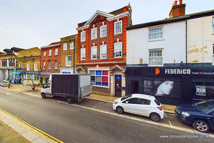 2 Bedroom Flat To Rent In Guildford Street, Chertsey, KT16