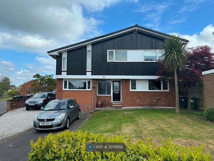 3 Bedroom Flat To Rent In Devonshire Avenue, Ripley, DE5