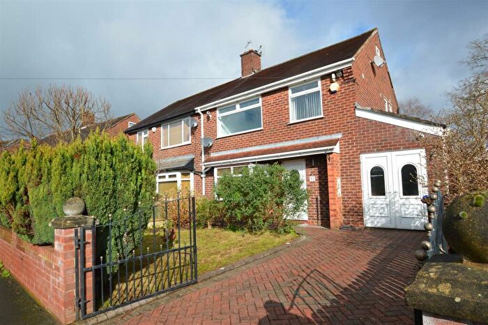 3 Bedroom Semi-Detached House To Rent In Cranleigh Drive, Brooklands, M33