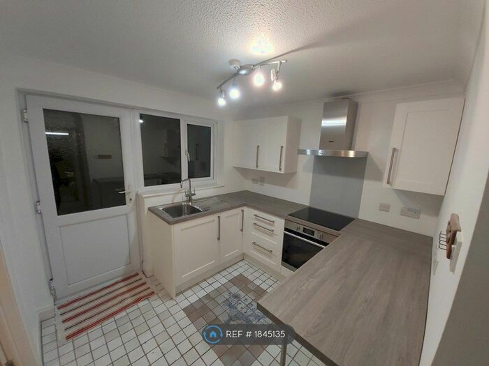 1 Bedroom Flat To Rent In Old Bath Road, Sonning, Reading, RG4